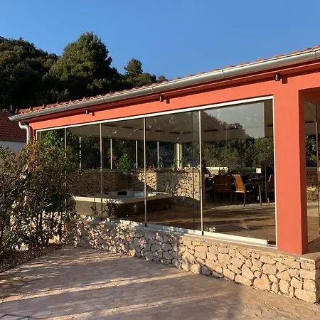 Holiday home Kamelicina Vinisce