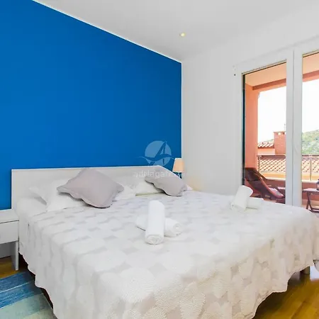 Holiday home Kamelicina *